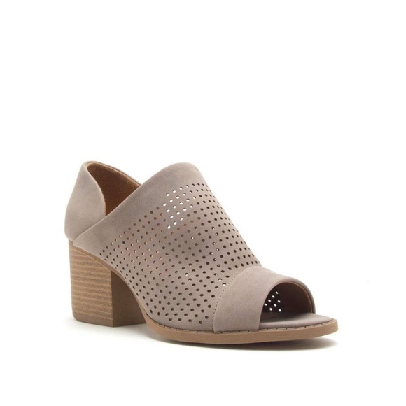 Qupid Shoes - Core taupe peep toe booties